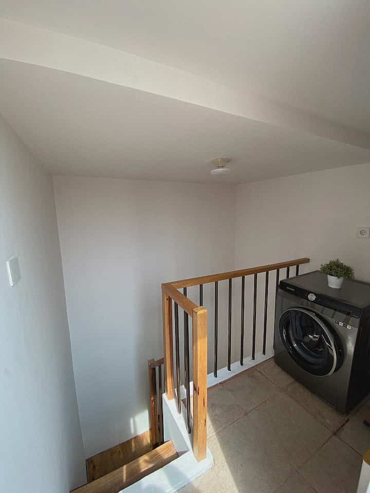 • Ruang Cuci Mungil 
Bagian ruang cuci dilantai 3 yg masih kosong banget belom ada dekorasi apapun karna memang kita belom lama pindah jadi semua nya isian rumah serba nyicil sedikit sedikit tapi alhamdullilah aku sangat bersyukur dan tentu nya senang punya ruangan cuci sendiri.. 

#ruangcucimungil #minimalist #simple #homesweethome #rumahcluster #rumahdeveloper #bogor 