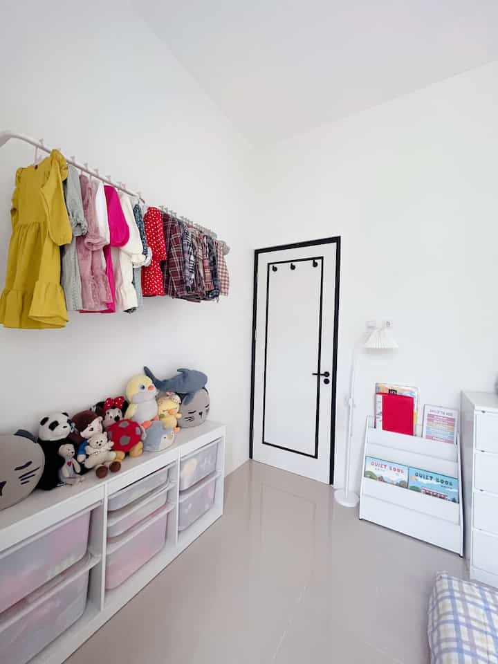 Kamar Anak 

Kamar anak minimalis ukuran 3x2,75m yang ditata sesimple mungkin biar gak keliatan penuh barang-barang. Dan furniture yang dipakai serba putih semua biar keliatan lebih clean 🤍

#kamaranak #inspirasikamaranak #dekorasirumah #dekorasiruangan #inspirasiruangan #homedecor