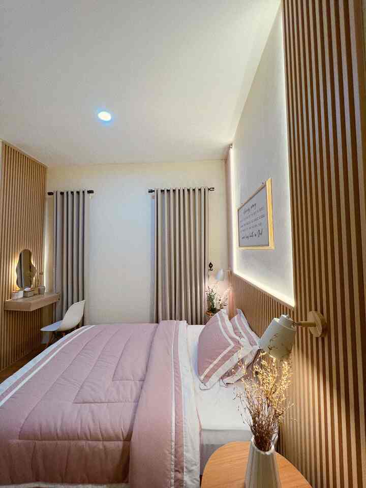 “Night Vibe di kamarku”
make over kamar tipis2 cuma di kasih wall panel biar ada kesan modern, tak lupa lighting yg cukup biar makin cantik.
#NightVibe
#LightingIdeas
#LighntingInspiration
#Kamarmungil