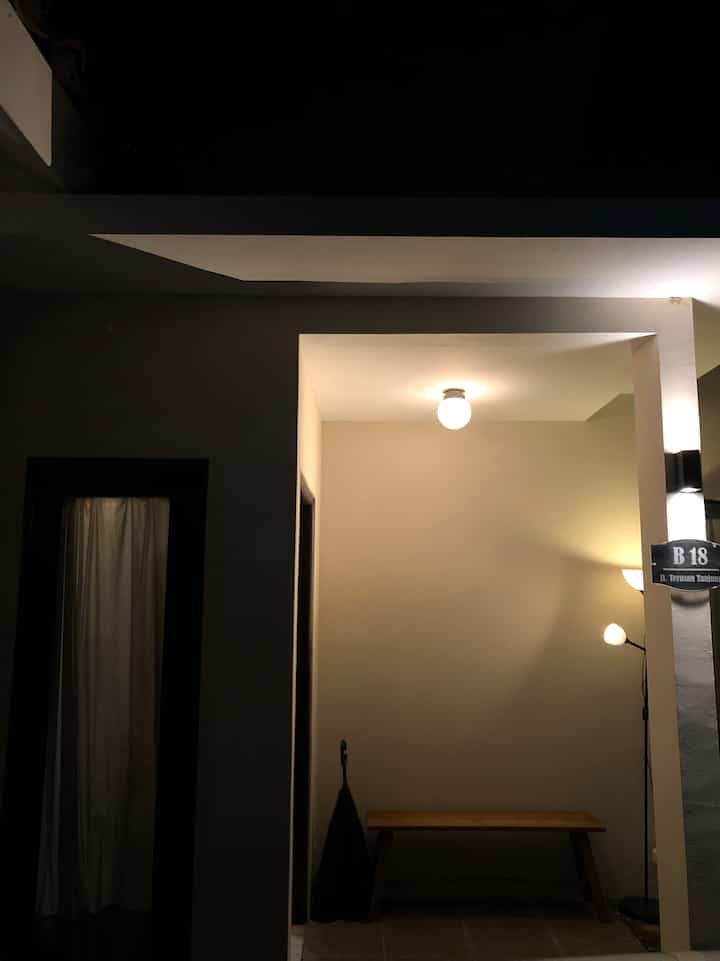 Nightvibe khisaku dari luar🌙
Ternyata nambahin standing lamp disini bikin suasana jadi beda, malah lebih syahduu ya. sayang masih tampias jadi cuma bisa untuk keperluan foto aja buat nambah2 cahaya🤭


#NightVibe
#LightingIdeas
#LightingInspiration
#pintumasuk
#inspirasiteras
#dekorasiteras
#khisaku
