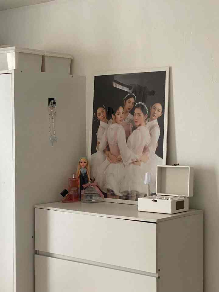 the last day of the year, have a bling bling day!! #tangsel #bedroom #inspirasidekorasi #minimalist #coquette #kamartiduranak