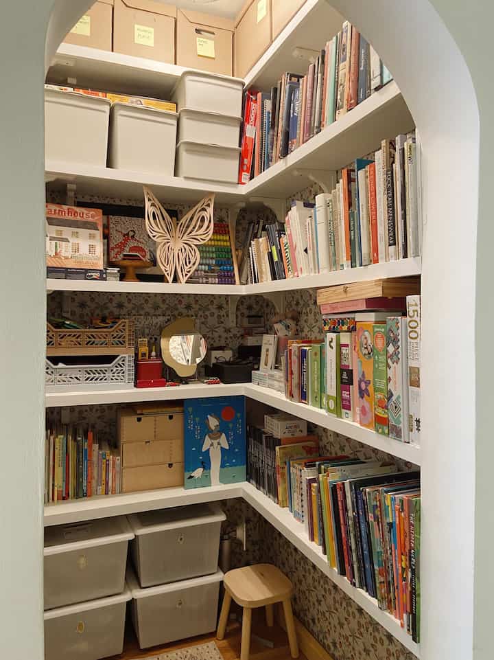 Sekilas tentang kehidupan kita. Mencoba memenuhi kebutuhan putri kami di #smallspace ini 💓💐🤍💛 suka bagaimana mainan warna-warninya menjadi sorotan di rumah

#hidup bersama anak-anak
#area bermain anak
#pertengahan abad modern
#inspirasi interior
#dekorasi rumah
#72m2