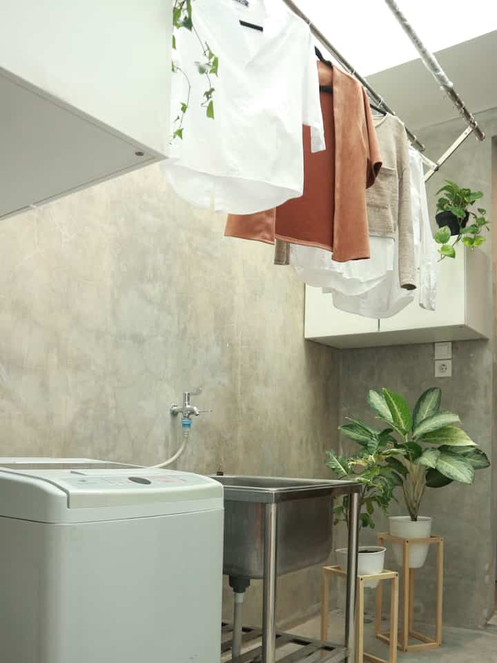 • LAUNDRY ROOM •
Ini adalah laundry room di RFL House. Laundry room di rfl house tidak terlalu besar, sehingga kami sengaja membuatnya seminimalis mungkin agar tampak lebih luas dan clean.
Disini aku akan spill beberapa barang yang aku gunakan untuk laundry room di RFL House. Semoga bermanfaat 😊

#laundryroom #scandinavianhouse #serviceroom #laundryroomdesign #laundryroominspo #laundryroomidea #minimalislaundryroom