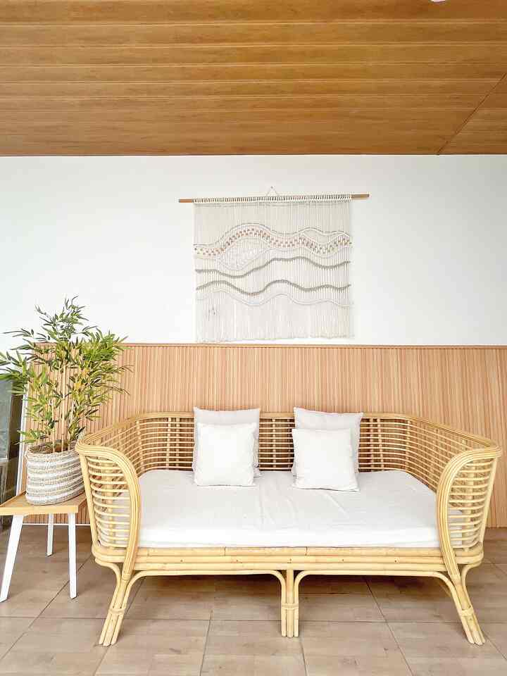 Ini adalah spot santai bagian belakang rumah..
Lokasinya didepan taman. Dengan Sofa rotan dan hiasan macrame bikin suasana santai ala bali... #rumahdeveloper #rumahjapandi #bandung #tamanbelakangrumah #terasbelakangrumah #lowbudgetdecor