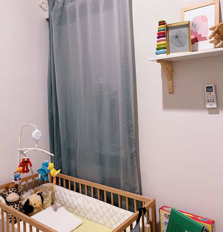 ✨BABY ROOM✨ 
Mencoba konsisten dengan perpaduan warna putih,abu dan coklat di setiap kamar. Salah satunya adalah kamar anak. 
Walopun ada kreasi warna lain di mainan anak, tapi hiasan lainnya tetap dikreasikan sesuai tema rumah ini ✨🫶🏻

#babyroom #playroom #industrial #rumahcluster #kidsroom #kidsroomdecoration #decoridea 