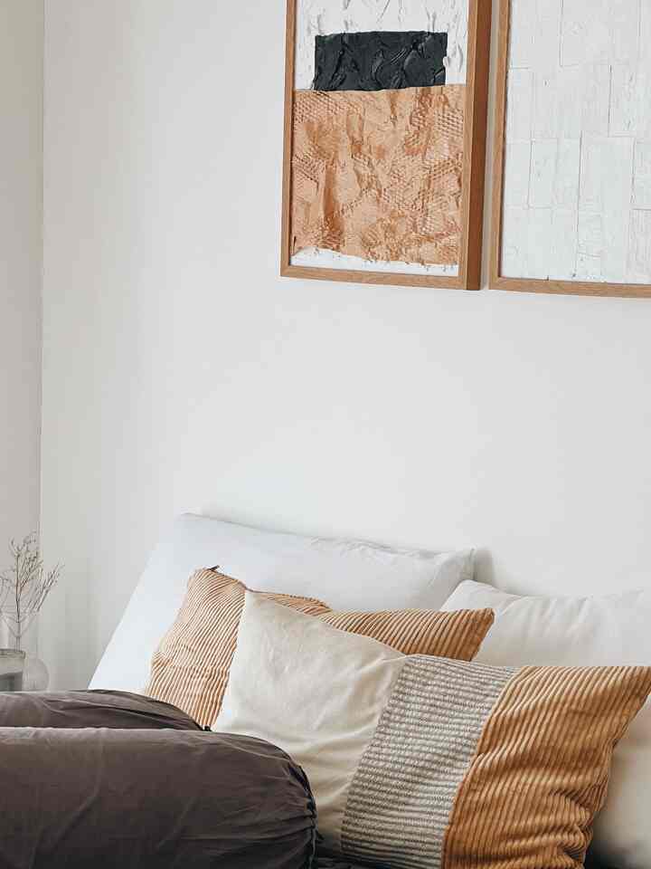 Selamat Malam Tetangga O House!

Hari ini kami lg ngubah warna sprei, bantal, dan selimut ke arah lebih gelap. Namun tetap masih satu tone dengan japandi yaitu abu abu. Agar tidak monoton kami menambahkan bantal kecil dengan sarung motif yang telah kami diy. Semoga menginspirasi!

#japandi #japandibedroom #bedroomstyling #bedroomroomdecor #bedroommakeover