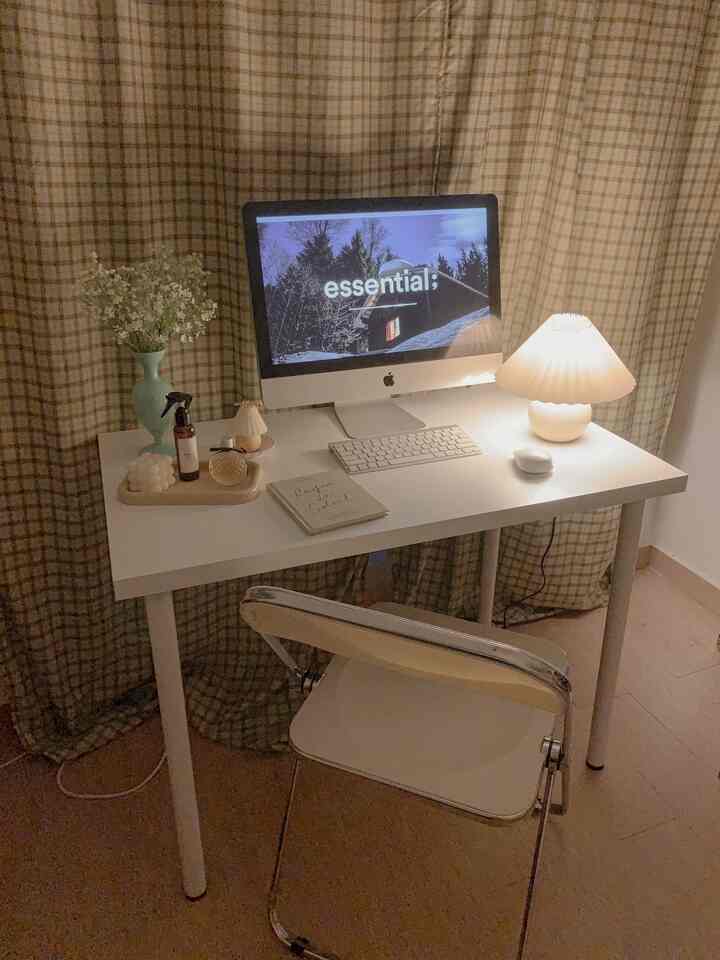 Work desk in night vibes 🫶🏻 malam tahun baru tetap kerja angkat tangaan ☝🏻☝🏻

#nightvibe #nightvibes #lightingideas #lightinginspiration #workdesk #studydesk #desktour #desk #deskdecoration
