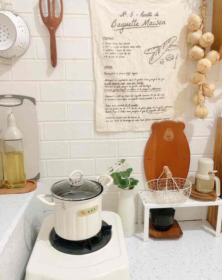 Suasana dapur kecil dirumah kami 🤍


#kitchen #inspirasidekor #dapurmini #idedekorasi #homesweethome #perintilanmasak #tangsel