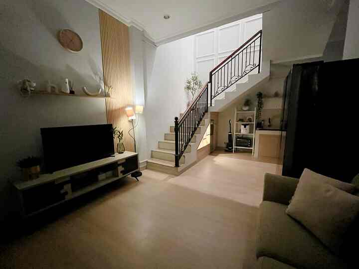 Night Vibes dirumah.shacca🤎

Ini suasana night vibes di lantai 1
Setiap malam hanya lampu hias dan lampu di tangga yg menyala
Redup tapi syahdu ✨

#NightVibe
#LightingIdeas
#LightingInspiration
#InspirasiRuangTamu
#InspirasiNightVibes