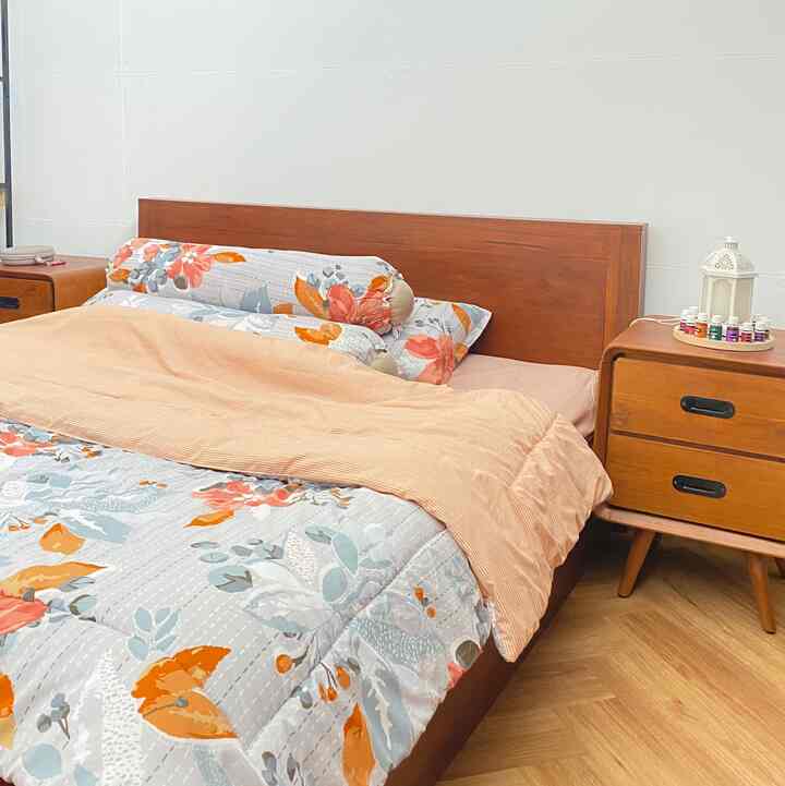 This is it! Kamar Utama kita yang kita design sesuai sama yang kita pengenin,, dengan konsep akuarium klo gordennya terbuka😆 Jadi klo gorden ini kebuka,, kebayang donk gimana silaunya matahari pagi secara rumah kita menghadap Timur🥲
#bedroomstyling #bedroomdecor #bedroommakeover #bedroomindustrial #bedroomminimalis