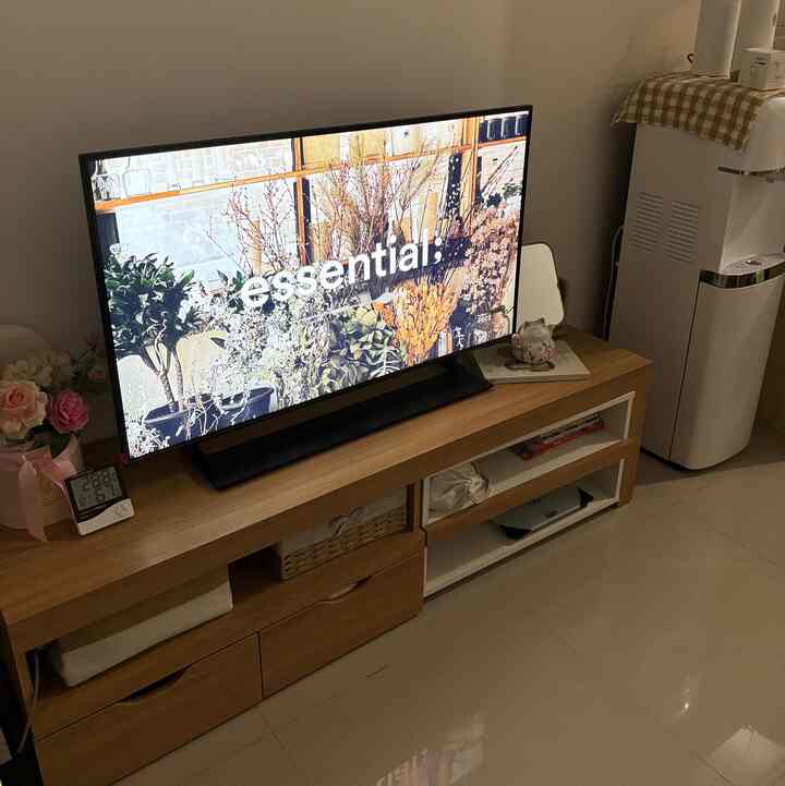 Movie night di living room Damaruma 🤍

Suasana malam hari di livingroom saat menonton tv memang kami buat redup, untuk pencahayaan kami full menggunakan smart lamp pada plafon, terdapat 2 lampu yang bisa kami sesuaikan untuk redup terang, dan warna untuk menentukan ambiance living room dimalam hari 🛋️

#NightVibe #LightingIdeas #LightingInspiration #MovieTime #LivingRoomIdeas
