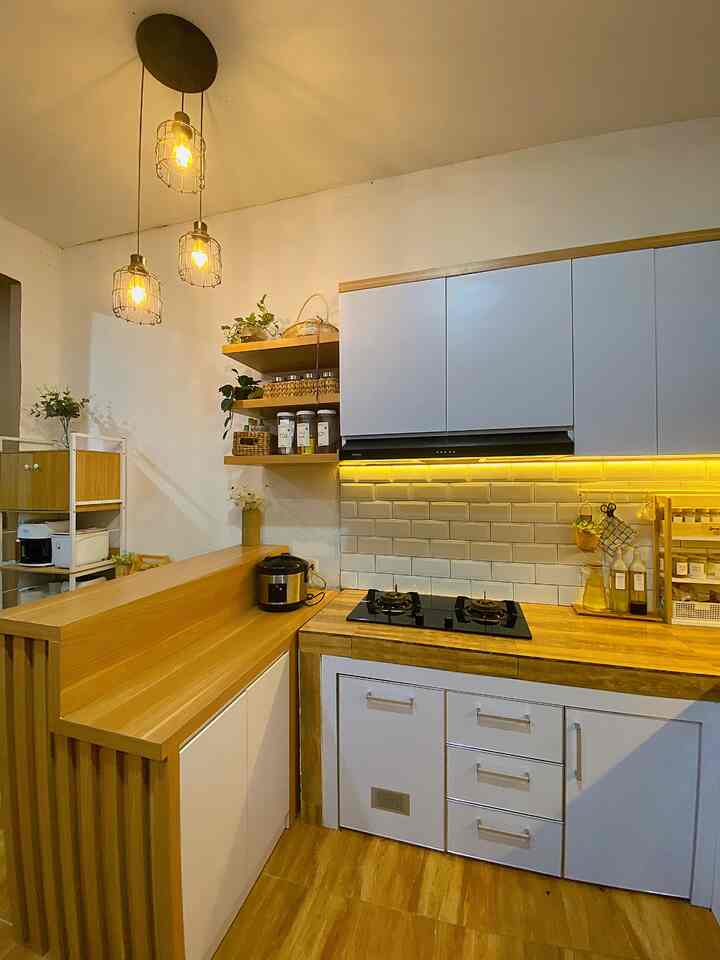 Kitchen room area

Dengan perpaduan furniture dan printilan dapur berbahan kayu dan berwarna putih menambah kesan japandi style didapur ini
Aku selalu custom furniture di dapurku agar lebih rapih dan sesuai keinginan

#KitchenRoomDecor
#KitchenIdeas
#KitchenInspiration
#Dapurminimalis
#Dapur
#PrintilanDapur