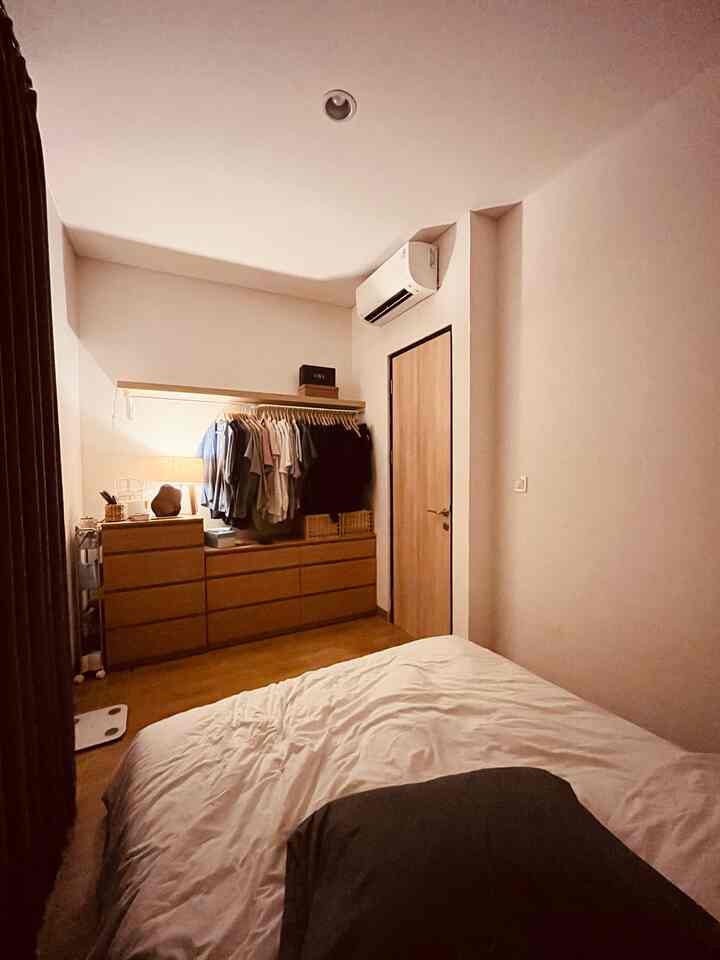 • Night in Bedroom•
Mood nyaman dan warm paling tercermin disini, karena ruangan ini ruangan paling tenang.
Yang bikin nyaman banget adalah lampu tidur ini, kalau udah begini rasanya pengen cepet-cepet tidur aja .. hahaha
Memang dari efek lampu (yang walaupun kecil tapi dampaknya besar sekali) dan langsung mengubah mood ya..

Jangan lupa tap link yang ada di gambar ya!

#BedroomStyling #BedroomDecor #BedroomMakeover #RumahMungil #RumahDeveloper #50m2 #Kibouichi