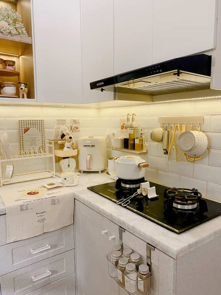 Untuk Kitchensetku aku menggunakan dekorasi Cream butter dan ivory agar sedikit berwarna dan cute, biar betah lama” masak di dapur untuk dapur ini mini tp muat banyak seperti di foto -foto ini dan pastinya ttp dengan tema Korean France dekor #kitchenroomdecor #kitchenidea #kitcheninspiration #kitchen #dapur #dapurkecil #dapurminimalis #dapurinspo #kitcheninspo
