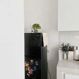 //Kitchen area//•
Bagian kulkas kami baru saja menambahkan cover agar area ini terlihat lebih rapih. Kami juga menambahkan reed diffuser yg bisa menjadi dekorasi juga 🤩
#KitchenRoomdecor #Kitchenideas #Kitcheninspiration