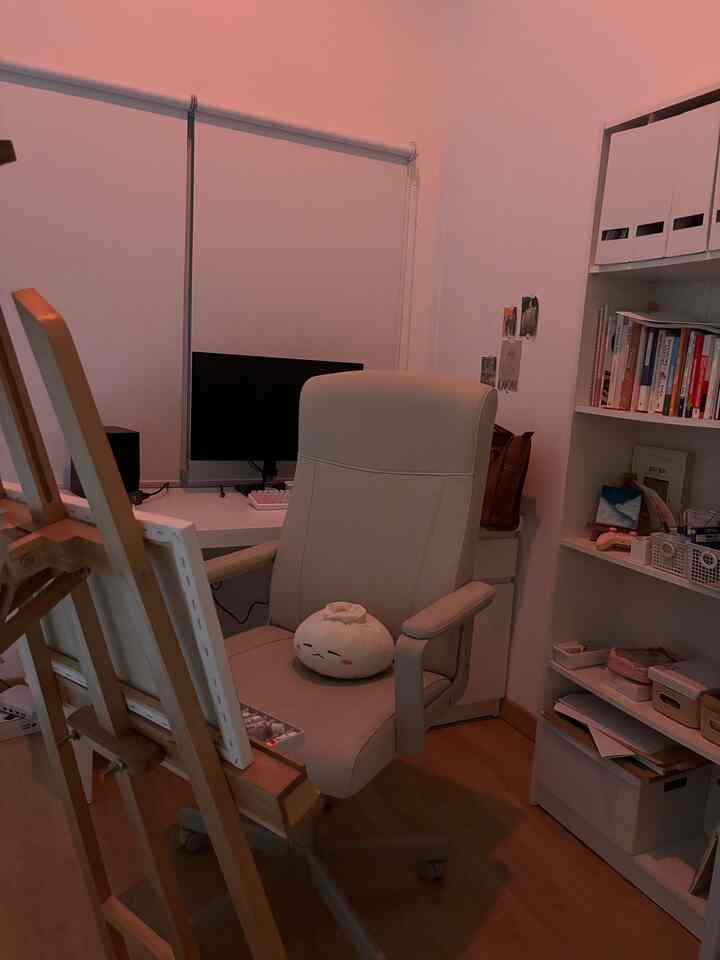 Pagi semuaa dari Home Office Damaruma ✨

Home office dilihat dari malam dan siang hari, selain tempat bekerja home office disini sekaligus merangkap sebagai studio mini dirumah kami. Memanfaatkan ruang semi terbuka berukuran 2x3 m dilantai 2 🤍

#homeofficeideas #ministudio #workspaceideas #homeofficedecor #drawingroom