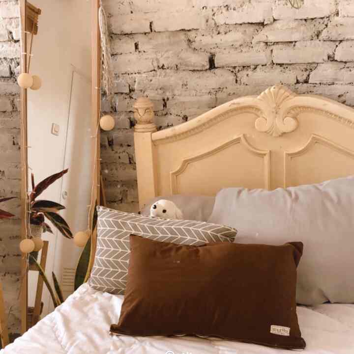 Kamar waktu masih gadis dan sebelum menikah🌸

Semuanya ber tema scandinavian. Tone wajib yang ada disini yaitu rotan, kayu, warna coklat dan dominan putih. 

#scandinavian #roomtour #kamarkecil #kamarscandinavian #BedroomStyling #BedroomDecor
#BedroomMakeOver