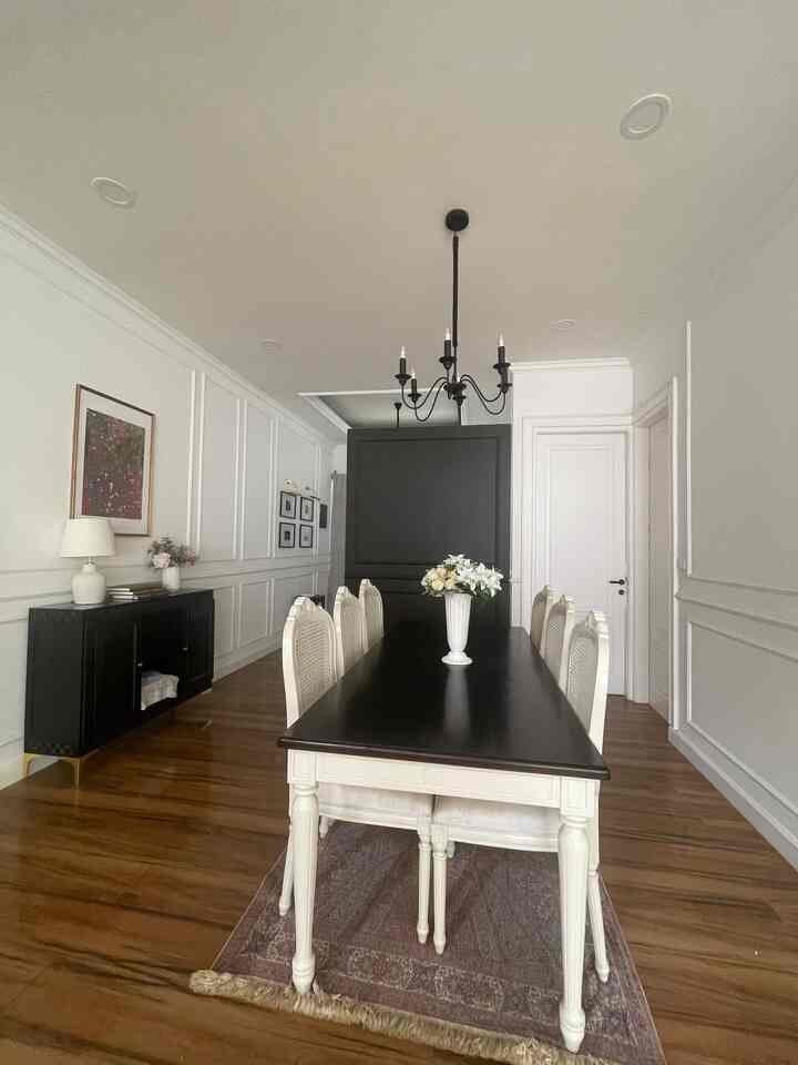 Pada suatu masa ketika diningroom kami sangat clean. Tanpa karpet, tanpa bamyak dekorasi dan tampak lebih sepi. Ini biasanya kami lalukan sebelum mendekorasi ulang. Apakah classy Neighbors pernah dalam kondisi ini?

#DiningRoomDecor
#DiningRoomIdeas
#DiningRoomInspiration
#classydiningroomdecor
#classycleandining