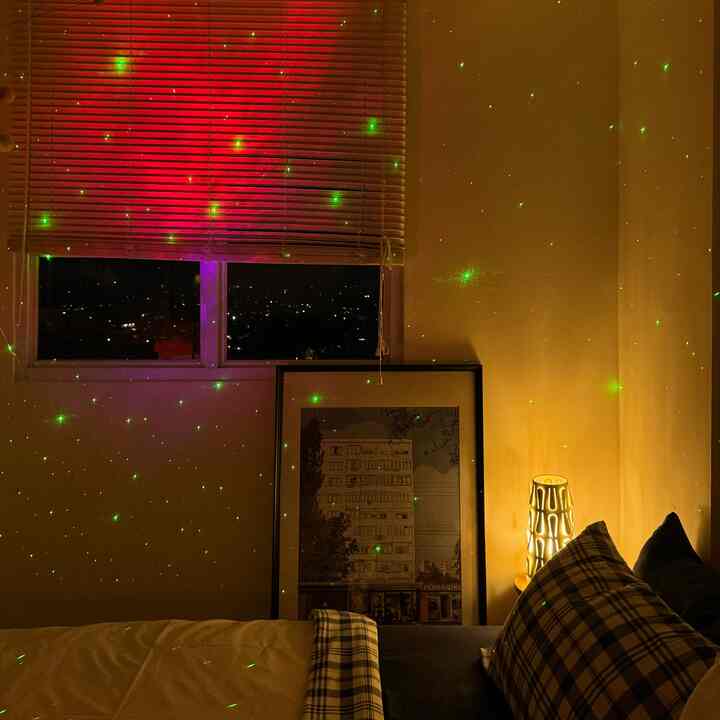 Weekend vibes! 
Dengan lampu projector aurora dan musik, biar berasa weekendnya, walaupun di kamar saja 😃

#BedroomStyling
#BedroomDecor
#BedroomMakeOver
#selasarapt
#tinyapartment
#nightvibes
#weekendvibes
#discoball
#roommakeover