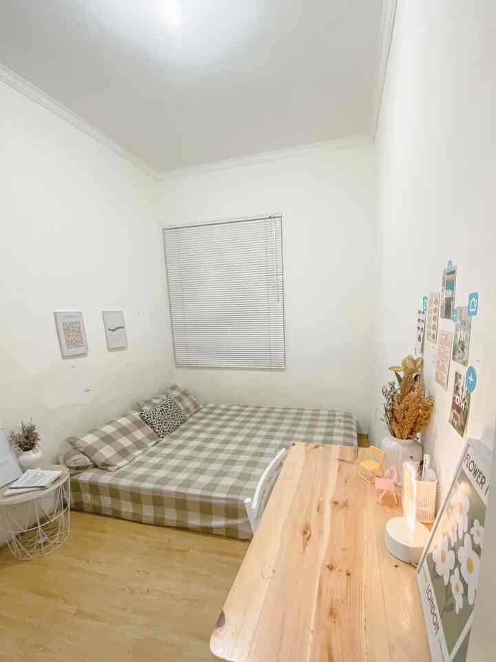 Kesederhanaan dalam penataan ruang tidur menjadi andalan kami. Selain lebih nyaman, terlihat lebih luas dan simple. Dan inilah kamar utama kami yang sederhana tapi sangat nyaman untuk kami istirahat. #BedroomStyling #BedroomDecor #BedroomMakeOver #bedroom #minimalistbedroom