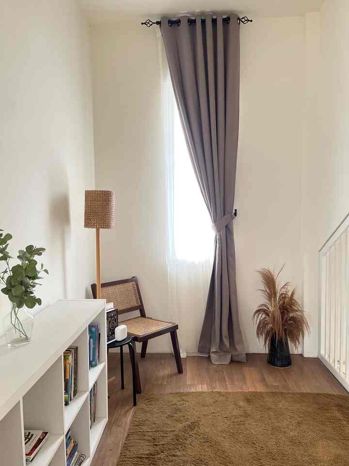 Ruang baca… ga tau kenapa walaupun ruangan ini lumayan “biasa aja” selalu suka kalau lagi disini.
Mungkin karena ada kursi buatan suami tersayang hehe. Karena istri pengen punya kursi rotan tapi mahal banget ongkir ke daerah kita, jadinya dibuatin deh heheh.

#BendaFavorit #RecommendedFurniture #RecommendedDecorItem #ruangbaca #minimalis