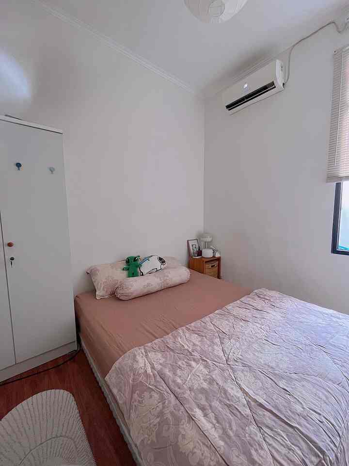 Ruangan paling minimalis dirumah, tempat menetralkan mata dari seru dan ramainya ruangan-ruangan yang lain 😆

#bedroom
#BedroomDecor
#BedroomDecorIdeas
#BedroomLighting
#MiniBedroom
#MainBedroom
#MinimalisBedroom