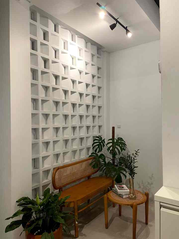 Furniture Favorit ✨

Benda favorit kami ada di area foyer ini yaitu bangku dan meja jati kombinasi rotan dari jepara. Cozy banget kalo dipakai santai di sore atau malam hari. Kami membeli di market place mezzaluna jepara. Desainnya simpel tapi tetap nyaman saat digunakan ☺️

#BendaFovorit
#RecommendedFurniture
#RecommendedDecorItems