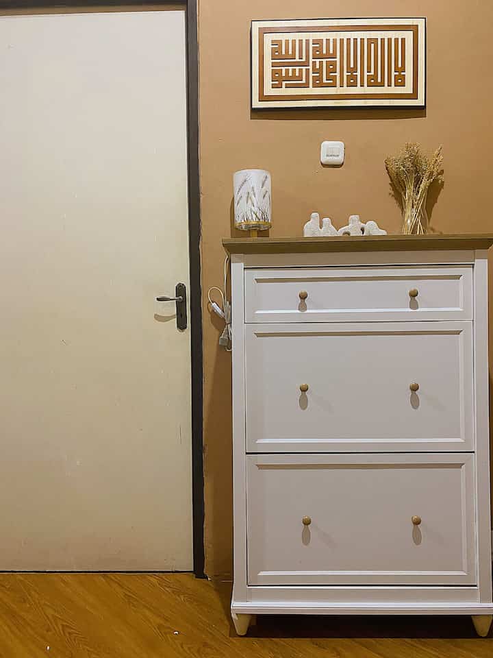 Furniture & Kabinet di Ruang Tamu 
#kabinet
#lemarisepatu
#japandistyle
#homedecor
#printilanrumah
#homestorage
#livingroomarea 
