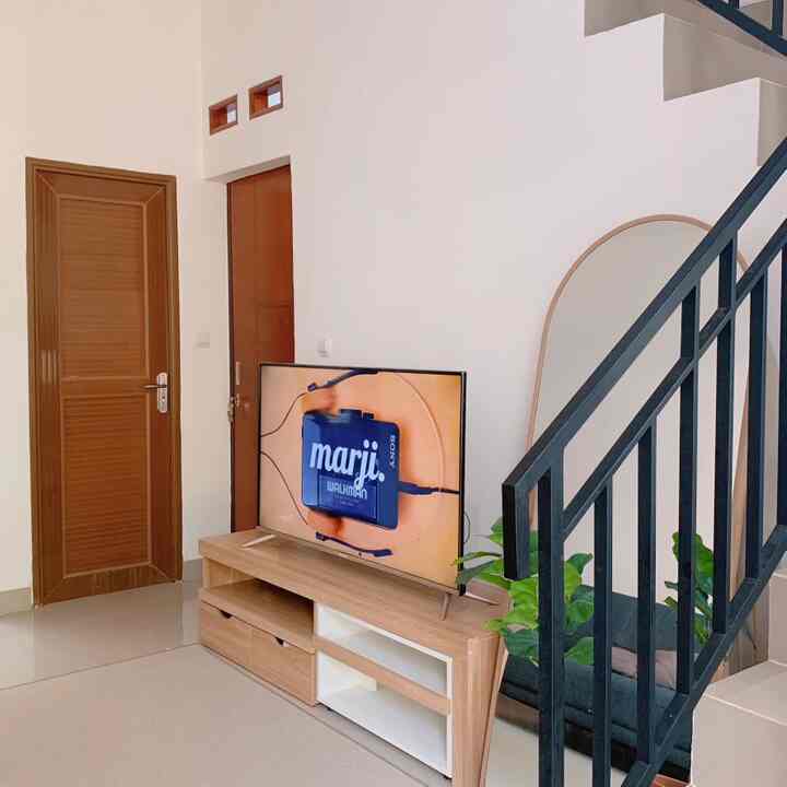 holla tetangga ohouse !

Salah dari ruang tamu yang rangkap ruang serbaguna ini 🤎

#asrarumah
#livingroom
#50sqm
#tinyhouse
#rumahdeveloper
#verticalhome
#rumah50m
#homedecorideas