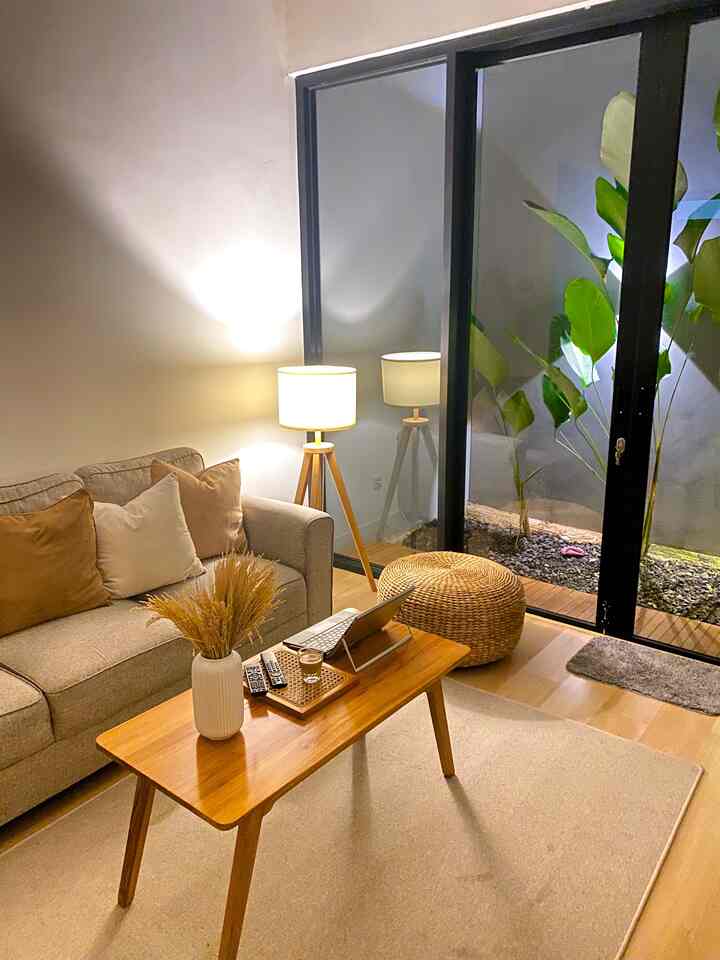 Ruang tamu kami di malam hari✨✨

#BendaFavorit
#Furnitur yang Direkomendasikan
#ItemDekorasi yang Direkomendasikan
#biankahuis