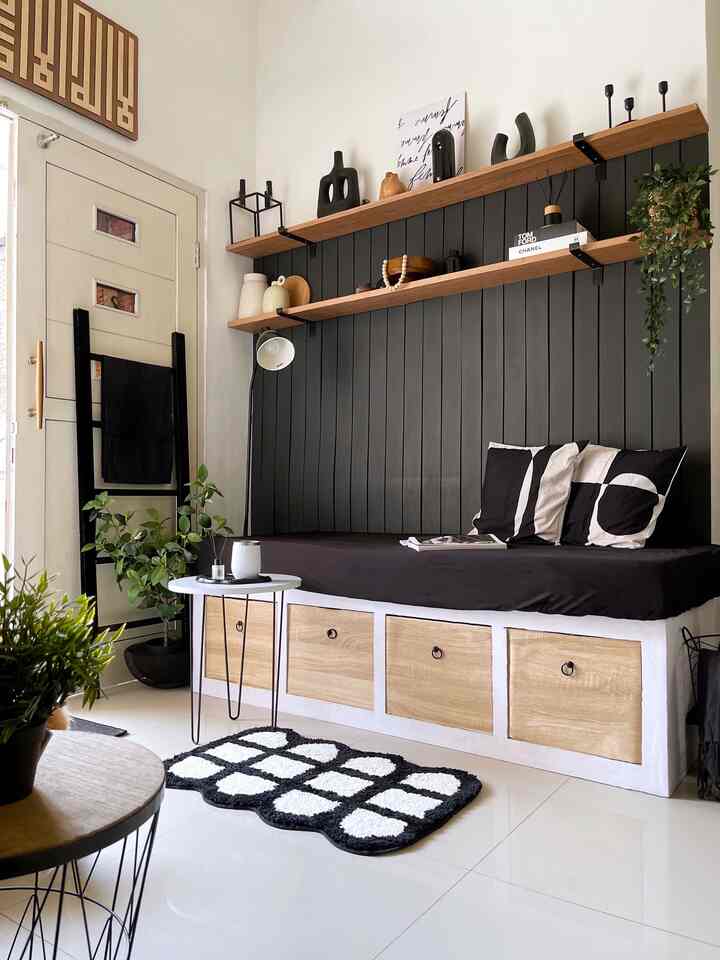 ➖ 3 Benda Favorit 

Habis geser-geser posisi nih, lumayan bikin suasana baru jadi ga bosen. 
Ada keset baru yang estetik dari Blou Homesense gara-gara liat kamarnya kak @hyeprili 😍
dan menemukan cushion cover lama ku yang ternyata matching sama kesetnya 😍🖤


3 benda favorit di rumah ini pastinya :
#SOFACUSHIONS yang ada di hampir setiap foto.
#REEDDIFFUSER yang ada di tiap ruangan di rumah ini.
#THROWBLANKET yang bikin rumah ini keliatan warm & cozy.

Semoga menginspirasi 🤗
#BendaFavorit #RecommendedFurniture #RecommendedDecorItems #Homedecor #Livingroomdecor #Livingroom #Dekorasiruangtamu #dekorasirumah #rumahmungil #rumahdeveloper #inspirasiruangtamu #inspirasirumah #inspirasiruangkeluarga #zarraawwrr #lollahouse 
