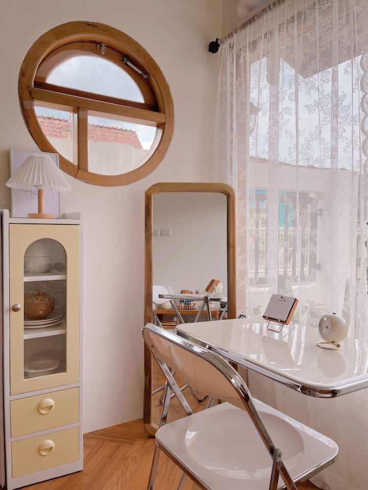 Salah satu pojok favorit dirumah 


#dekorasi
#koreanhouse 
#minimalis
#homedecor
#roomdecor
#ruangpojok