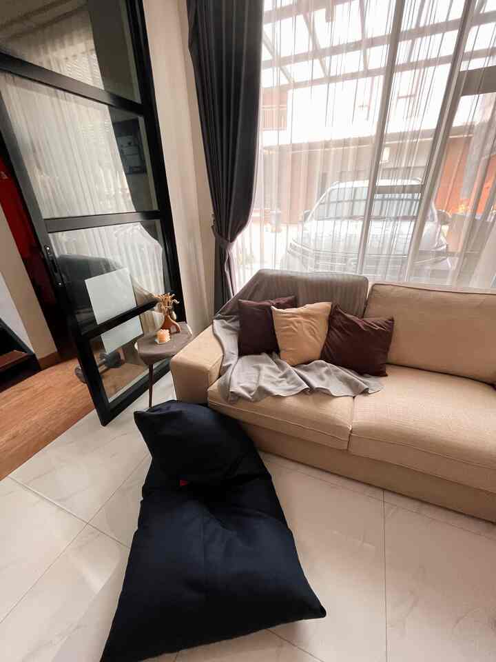 ✨Another angel from Living room✨ 
Jadi tempat transit pertama setelah sampai dirumah, tempat cerita, tempat bermain besama anak2, tempat kumpul bareng kerabat dan teman2 🫶🏻 

#industrialhome #minimalist #livingroom #livingroomdecoration #livingroomaesthetic 
