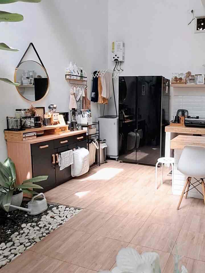 ☕️ My Favorite Corner 
Salah satu hal yang gak pernah aku sesali dalam mendekor rumah adalah punya area khusus untuk ngopi. 

Punya sedikit space yang bisa jadi area hobby sekaligus relaksasi ternyata menyenangkan juga. Sekarang kegiatan ngumpulin perintilan ngopi yang bisa sekaligus jadi dekorasi menjadi hal favoriteku dalam mendekor sudut ini.

#BendaFavorite #RecommendedFurniture #RecommendedDecorItems