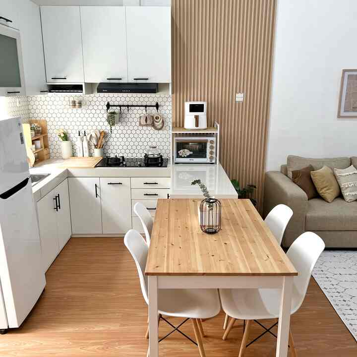 Persamaan dari ketiga ruangan di foto adalah.. yess, wallpanel 🌼 Pemasangan wallpanel yang sekarang sedang menjadi trend sepertinya bakal long lasting dan memang membuat vibes ruangan makin cakep dan estetik

Pemasangannya cukup mudah bisa do-it yourself atau DIY, cukup menggunakan lem sealent atau bracket. Perawatannya juga tergolong low maintenance karen bahan WPC resisten terhadap kelembaban, anti jamur dan anti rayap

Semoga menginspirasi🌼

#homedecor #decor #aesthetic #wallpanel #home 

