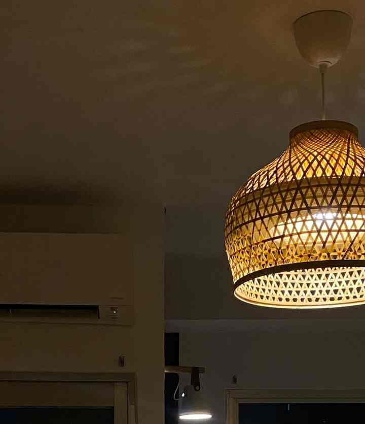 Suasana malam menuju senin 🥹

#lampu malam #nightmood #studioapartment #lowbudgethomedecor #apartmentdecor