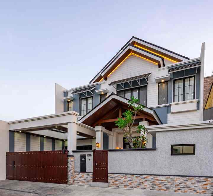 Hi ...👋🏻

Jumpa lagi dengan rumah sarana.. melengkapi misi minggu ini, aku mau posting tentang fasad.. fasad ini adalah beberapa gabungan dari bucket list aku, salahsatunya pergola yg di samping temboknya ada lampu model klasiknya..  selain itu pake aksen garis2 gini yg bikin vibesnya jadi beda banget.. Maa syaa Allah 

#facadestyle
#facadeideas
#facadeinspirarions