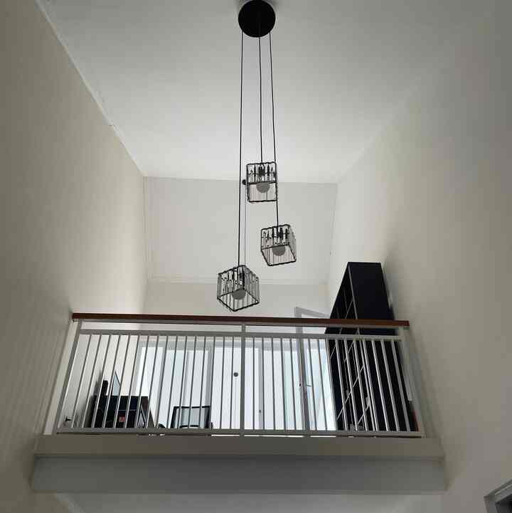 Ruang Mezanin

Ruangan ini kami fungsikan untuk area kerja suami, atau istri ketika bikin konten. Di area ini tak banyak yang kami lakukan.

Dengan luas 3 meter x 3 meter ini, kami desain sefungsional itu. Area bukaan kaca untuk sirkulasi udara, dan tentunya minim pemakaian lampu. Karna disiang hari disini panas. 

Paling suka karna ketina buka pintu ruangan mezanin ini terlihat. Bahkan diarea dapur busa mnjadi foid ya 🥰

Tidak banyak penggunaan furniture disini, ada lemari buku, printter, meja dan kursi. Dengan menggunakan lampu gantung white. 

#LiveSlowlyGoesToBandung
#rumahdalamgangskm