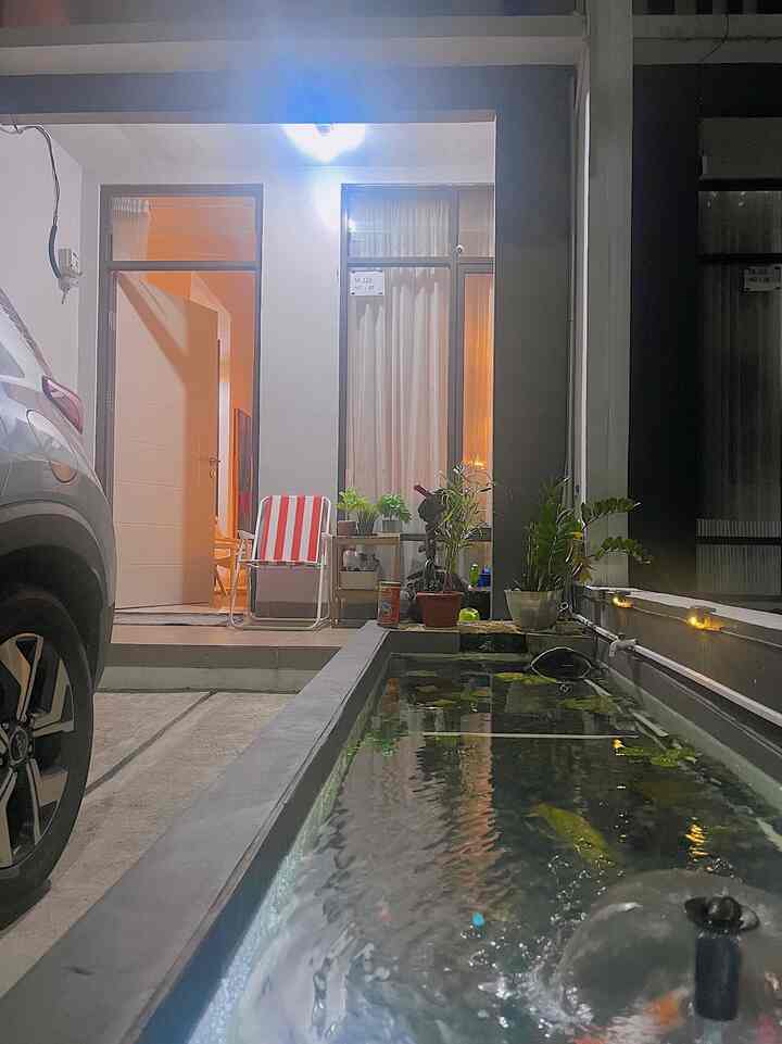 Belum ada yang berubah dari fasad kami saat ini, selain karena memang aturan developer belum bisa merubah fasad, kami merasa belum urgent untuk melakukan renovasi. Namun kami mencoba untuk merawat fasad kami agar tetap terlihat rapi dan bersih, serta menambahkan kolam ikan yang menjadi keinginan suami. 

#FacadeStyle
#FacadeIdeas
#FacadeInspirations
#FasadRumah
#RumahCluster
#90m2
#RumahMini