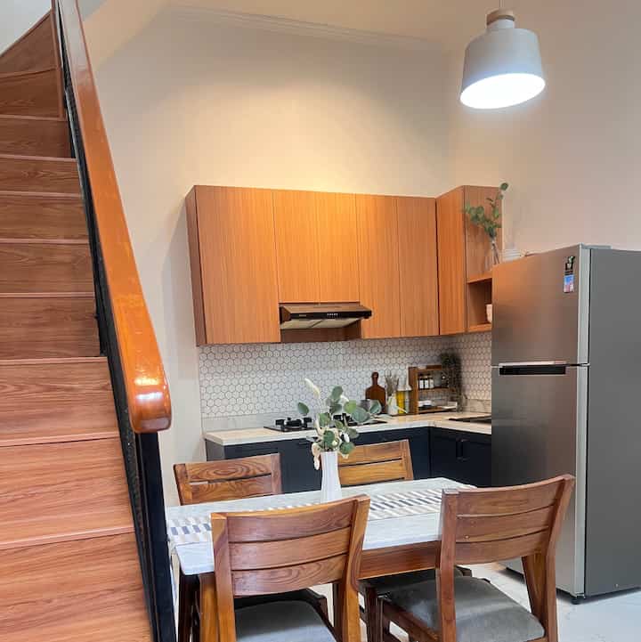 Dulu sebelum mendesign dapur ini agar menjadi dapur impian, banyak mencari tau tentang material apa saja yg kualitasnya baik. Dimulai dari top table, backplash, maupun bahan kabinetnya. Setelah itu baru memikirkan design, warna, ukuran, dll. Setelah selesei semua, baru tahap mendekor dapur 😍🤍✨



#MyDreamKitchen
#KitchenIdeas
#KitchenInspiration
#Designdapur
#Japandikitchen
#Kabinetdapur
#Dekorasidapur