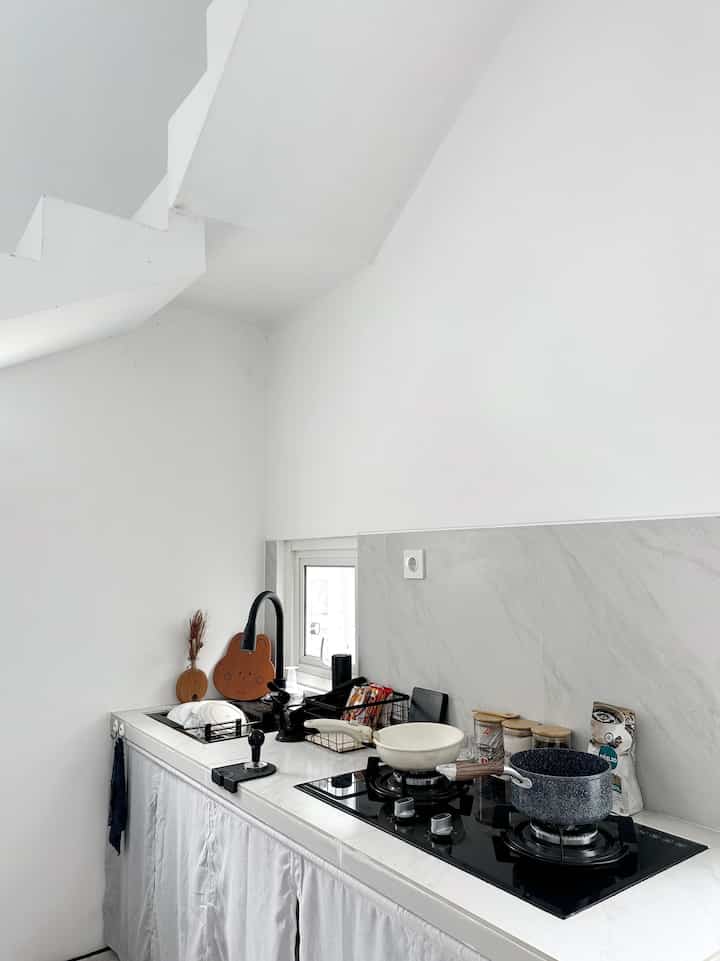 Dream Kitchen
-
Sebetulnya kitchen di AK House hanya difungsikan untuk memasak yang instan karena kita jarang untuk memesak. Dengan desain yang simple sementara waktu kita menggunakan tirai, dan perlengkapanya tidak banyak, karena memang bener” jarang digunakan, mungkin buat bikin kopi , mie instan atau merebus saja

#MyDreamKitchen #KitchenIdeas #KitchenInspiration #kitchen #minimalism #bauhaus #kitchenarea #72sqm #angkahouse
