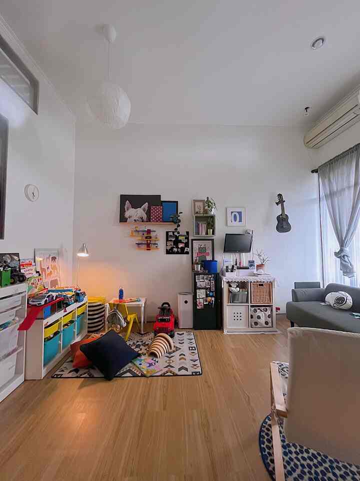 Ruangan paling hidup di rumah kami : Living room merangkap play room 🍒

#livingroom
#LivingRoomDecor
#LivingRoomIdeas
#Playroom
#PlayroomDecoration
#LiveSlowlyGoesToBandung