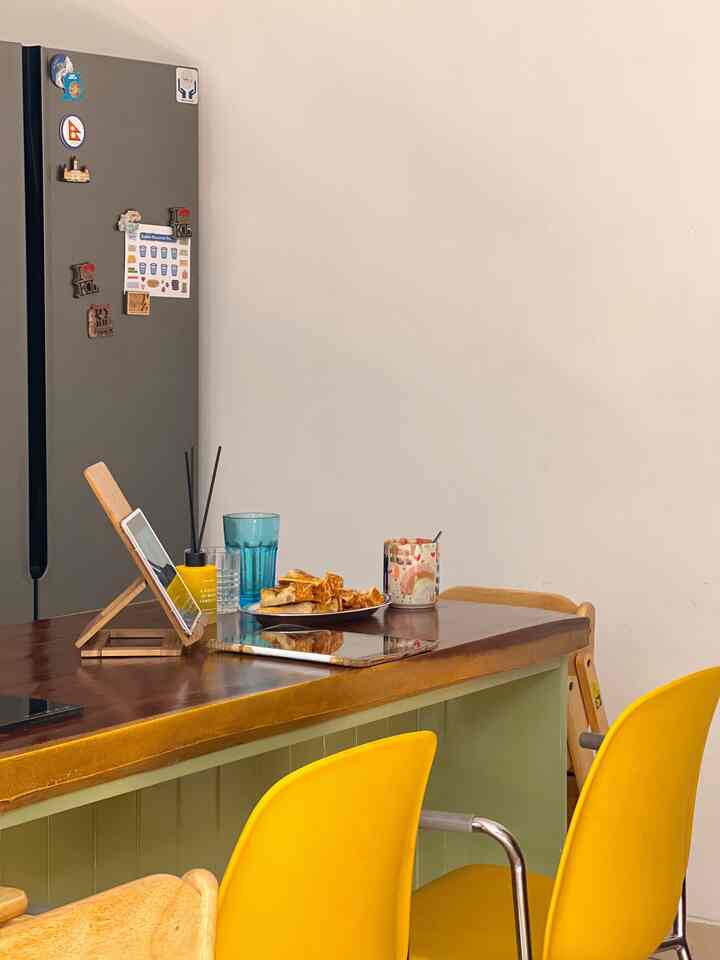 Always be my favorite kitchen😋✨

Karena salah satu mimpi, mau punya kompor di island✅ punya kitchen set berwarna✅ pake top table kayu✅ 
Alhamdulillah kesampean😭 dan belum menyesal sampai saat ini…

Sekarang salah satu cara supaya dapurnya makin dreamyyy, aku coba pake reed diffuser yang gemesnya sama kayak kitchen set ini warnanya😋

#MyDreamKitchen #KitchenIdeas
#KitchenInspiration #dapuridaman #90sqm #homeofhumans