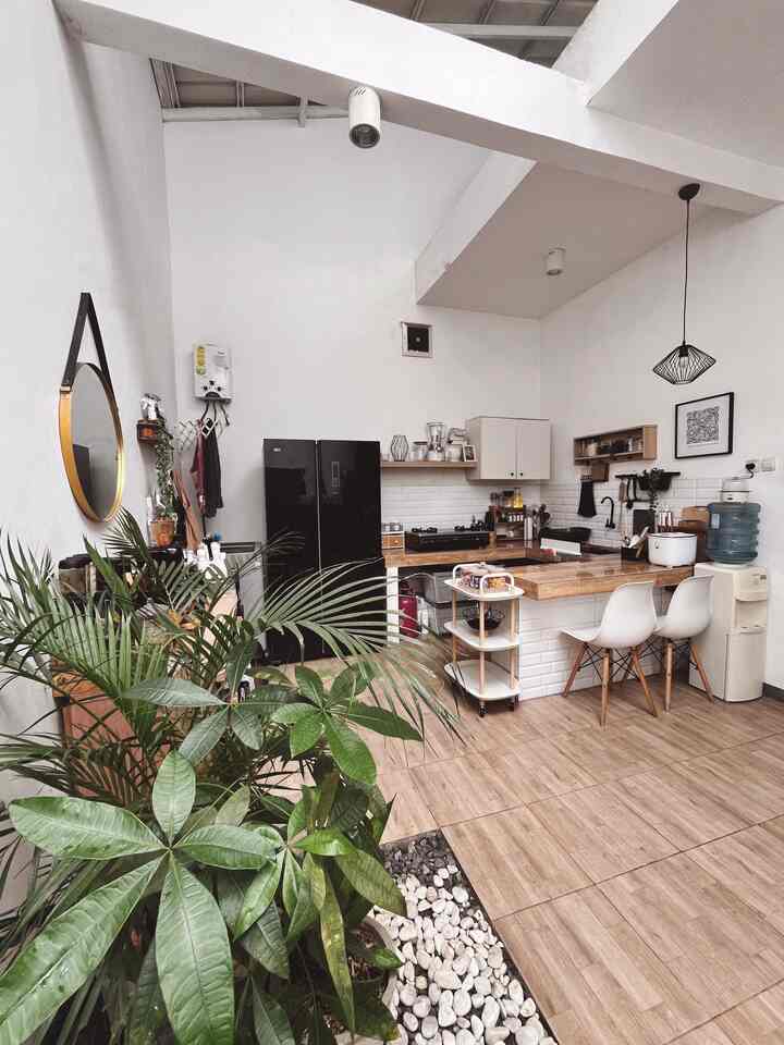 ✨ Aesthetic Service Area

Siapa yang sangka satu ruangan mungil ini bisa punya 5 fungsi sekaligus? 
Kalau kalian perhatikan di area ini terdapat Dapur, Ruang Makan, Laundry, Coffee Corner dan Gudang (di bagian atap) yang bisa mengakomodir kebutuhan penghuni rumah. 

Area ini menjadi salah satu area yang paling sering digunakan. Letaknya juga bersebelahan dengan indoor garden kami sehingga nyaman dipakai untuk bersantai sambil ngopi cantik.

Gimana menurut kalian? Dari semua area, mau lihat detail yang mana?

#LiveSlowlyGoesToBandung
