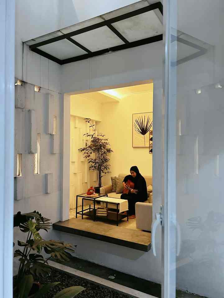 #livingroom in #boemisaturnus is one of the most aesthetic spots because apart from being a place to relax, the garden in the house which is directly connected to the living room also makes you feel cool. Walls that use this hebel arrangement sometimes give a dramatic impression when exposed to sunlight. Unfortunately the last few days #bandung have been cloudy and always raining, but this room is still one of the #favorite rooms in the house #LiveSlowlyGoesToBandung