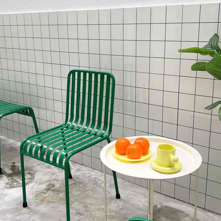 menambahkan pohon di pojok taman 
#taman #tamanrumah #kursitaman #kursiestetik #bench #hazealnut #aestheticroom #homecafe #homestyling #homedecor