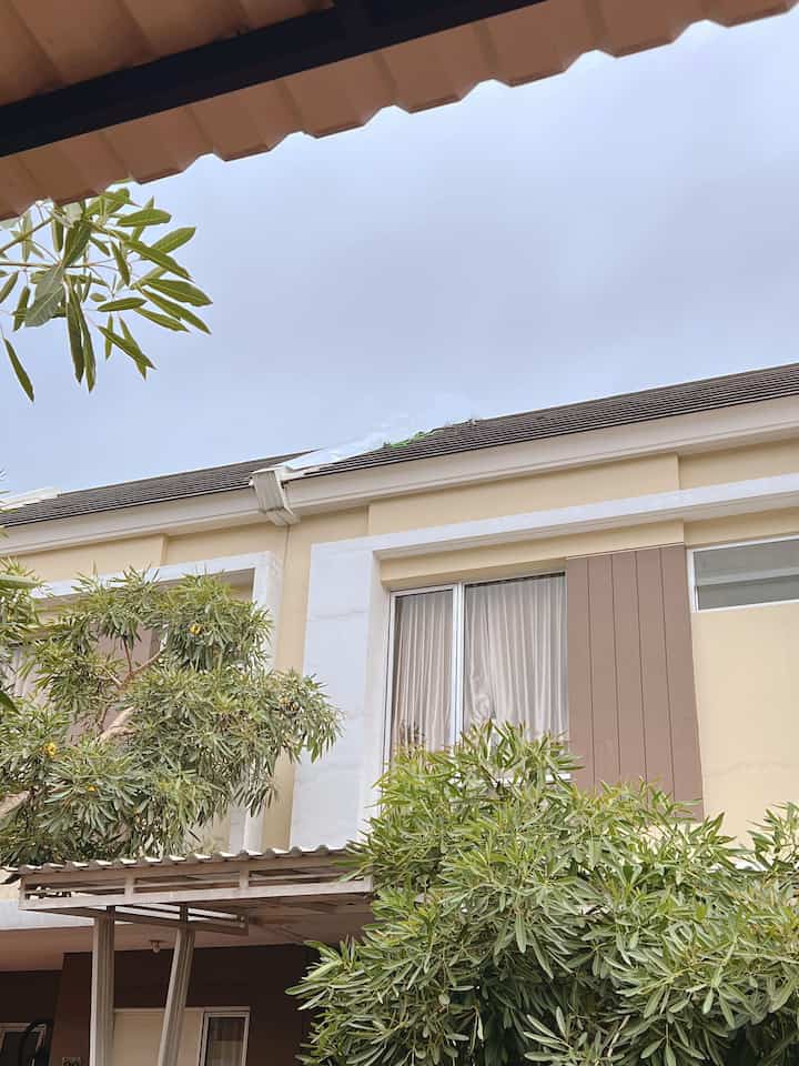 My facade has a minimalist style with ear tone colors, there is nothing special because my facade was built by the developer, not much has been changed because the front appearance cannot change much so I only added smart lock and smart bell details on the main door of my house. Little Home #facadestyle #facadeIdeas #FacadeInspirations #rumahminimalis #smarthome #rumahmungil #rumahcompact #rumahkecil