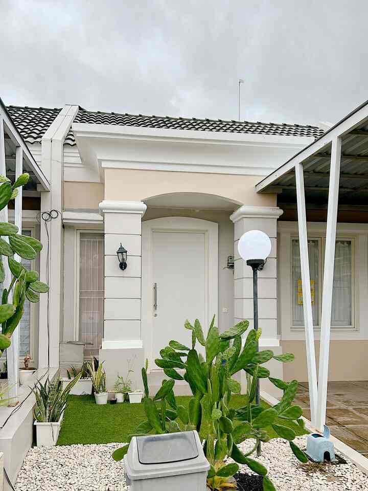 fasad rumah yang masih bawaan developer blum di renovasi 
1. #FacadeStyle
2. #FacadeIdeas
3. #FacadeInspirations
4. #rumahminimals
5. #inspirasirumahminimalis