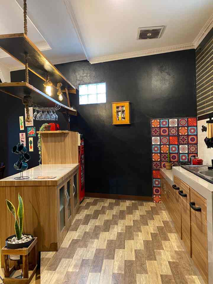 Haii ini dapur tumbuhku. seperti aku yang terus bertumbuh. yang tadinya tidak bisa masak sama sekali kini banyak mencoba resep baru. Masih dengan memanfaatkan barang lama seperti kompor konvensional ini karna masih berfungsi dengan baik. Menghidupkan suasana ala caffe didapur ini, semoga seiring bejalannya waktu untuk terus bertumbuh dan memenuhi wishlist untuk di dapurku ini 

Semoga menginspirasi yaa🙂

#MyDreamKitcen
#KitchenIdeas
#Kitcheninspiration 
