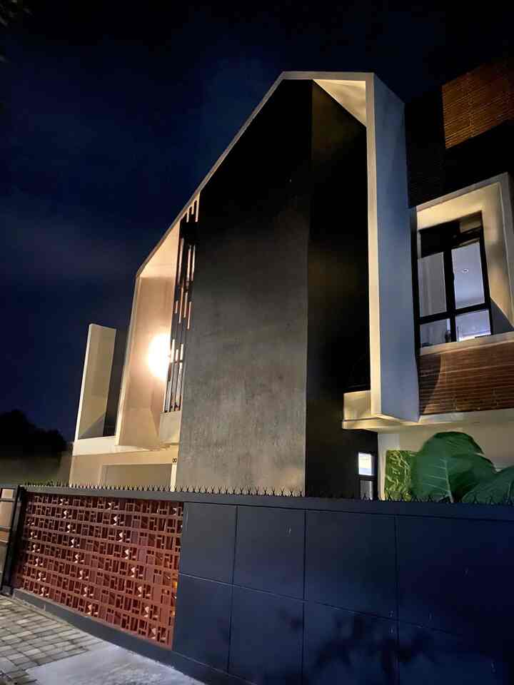 Night Fasad

Rumah atap pelana khas scandinavian dengan warna cat gelap dikombinasi dengan tembok bata

#FacadeStyle #FacadeIdeas #FacadeInspirations #RumahAtapPelana #Bogor #ScandinavianFacade